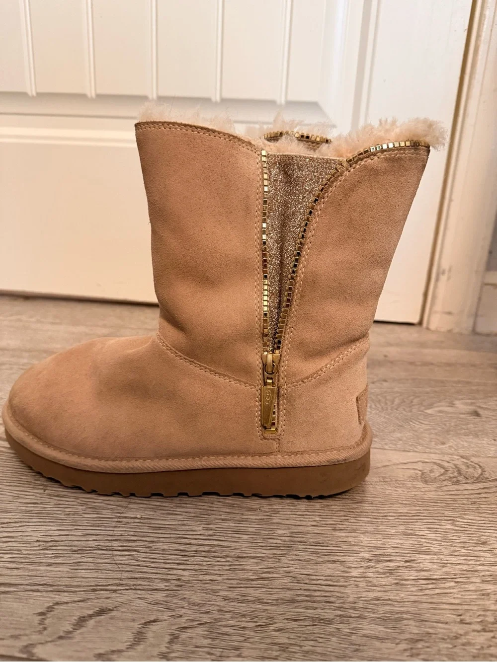 UGG Classic Short Sparkle Zip Boots – Women’s Size 7